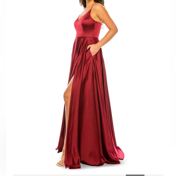 NWT B DARLIN GOWN - Picture 3 of 8